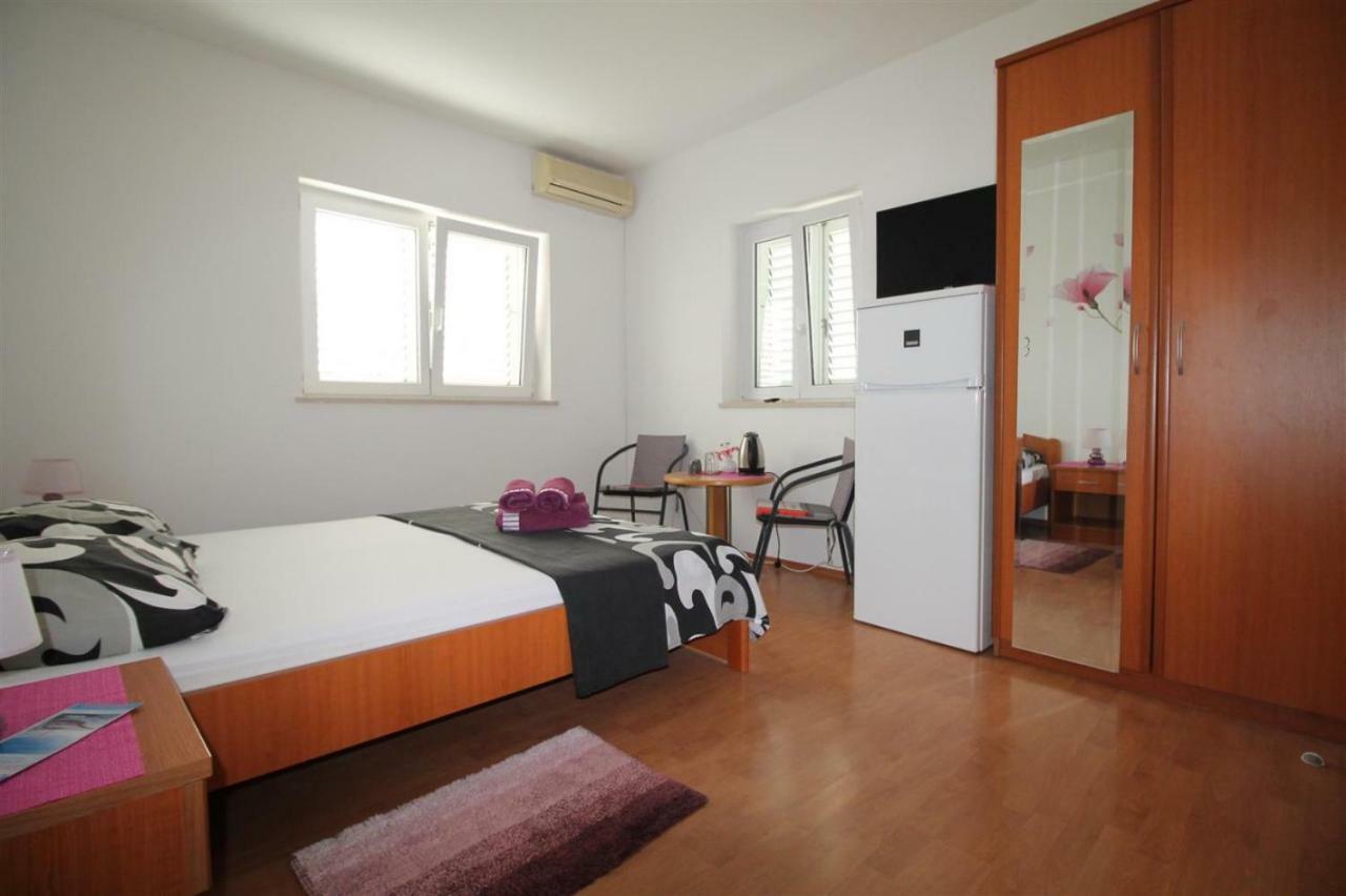 Private Accommodation Carevic Dubrovnik Exterior foto