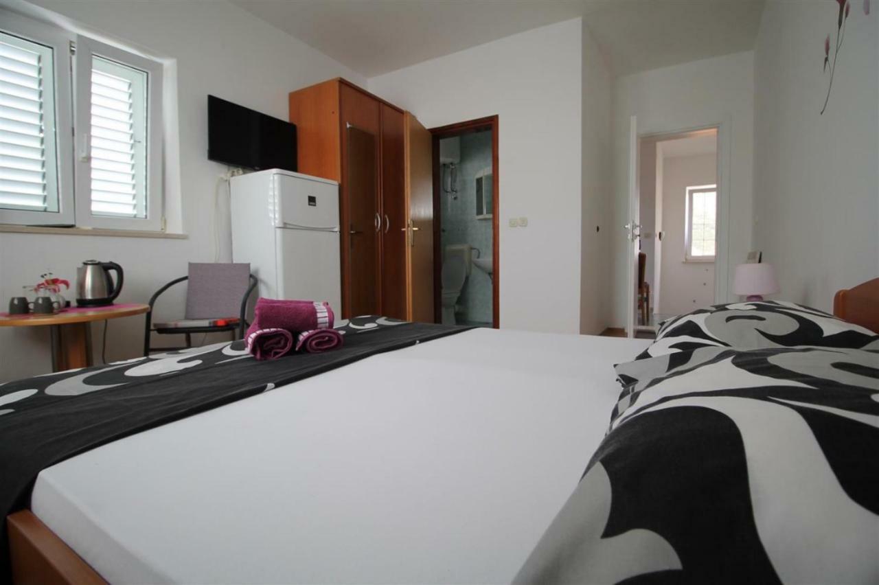 Private Accommodation Carevic Dubrovnik Exterior foto